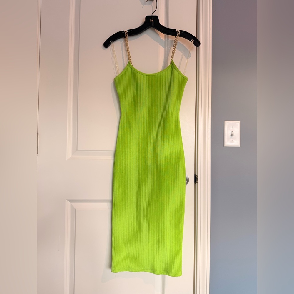 Excellent Like New Condition
Superdown Zoey Chain Strap Dress - Lime Green